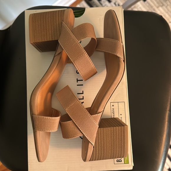 New in Box Call It Spring Stalaya Tan Sandals Size 8 *Vegan - Picture 5 of 7